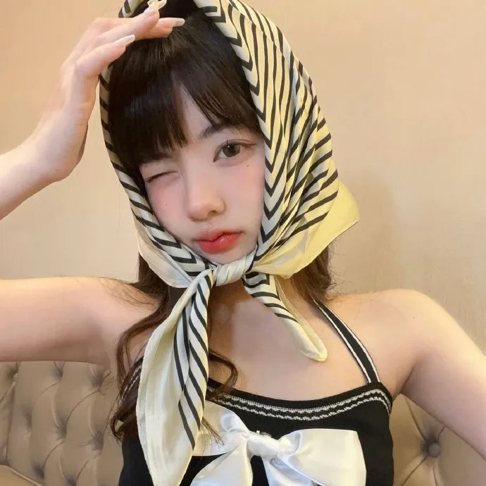 橙色女孩